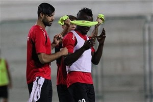 چالش گلزنی با چشم بسته در تمرينات امروز پرسپوليس + فیلم