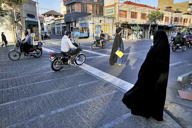 آسوشیتدپرس: بیاعتمادی به آمریکا کاملا در خیابانهای تهران قابل مشاهده است آسوشیتدپرس: بیاعتمادی به آمریکا کاملا در خیابانهای تهران قابل مشاهده است