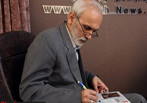 حافظ زنده است تا ایرانی زنده است