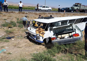 برخورد پراید با مینی بوس حوالی جاده هلالی -مشهد/24 نفر مجروح شدند