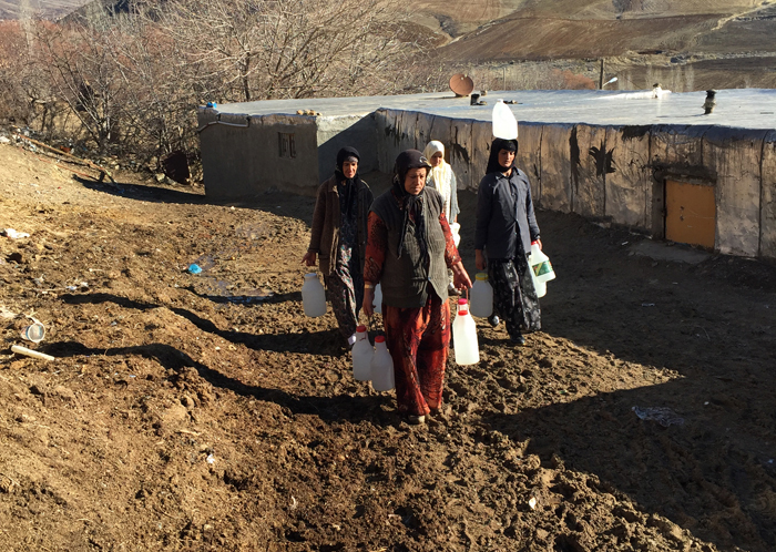 محرومیت روستای کمفه از راه ارتباطی و آب شرب