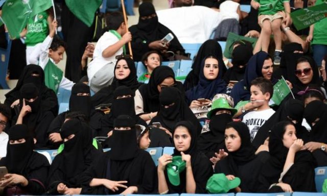 پوشیدن لباس آستین&zwnj;کوتاه در استادیوم&zwnj;های عربستان ممنوع شد