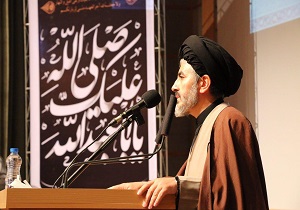 مسئولان به معشیت مردم توجه خاصی داشته باشند