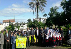کودکان رامسری به سخنان کینه توزانه ترامپ پاسخ دادند