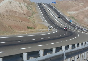 شناسایی ۳۵ نقطه پر حادثه در جاده‌های آذربایجان غربی