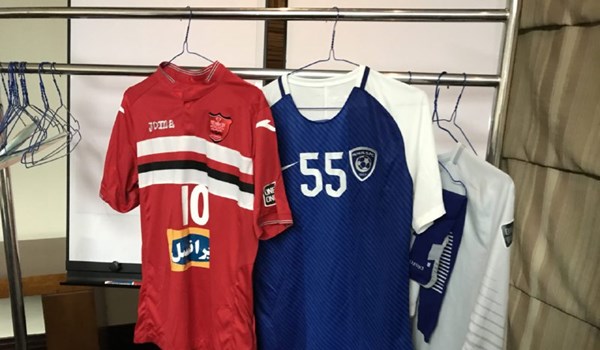 پرسپولیس قرمز و الهلال آبی می‌پوشد