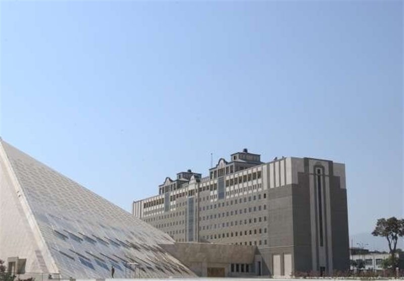انتقاد سالاری از بستن خیابان در مجاورت ساختمان مجلس