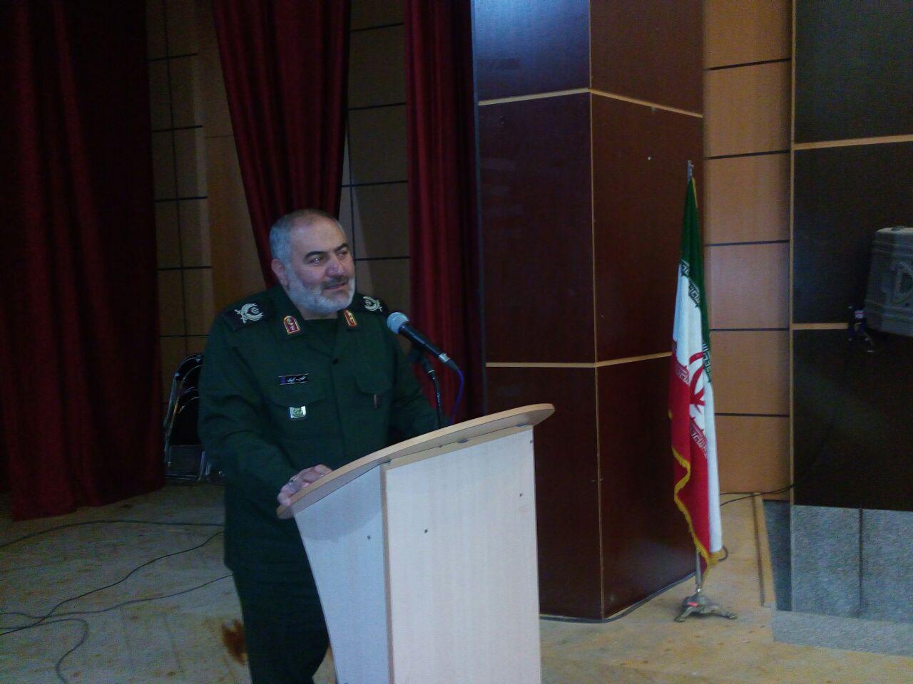 تربیت نیروهای انقلابی از رسالت سپاه و بسیج است