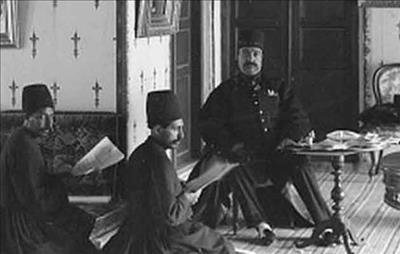 سبک غذا خوردن و لباس پوشیدن عجیب ناصرالدین شاه+عکس