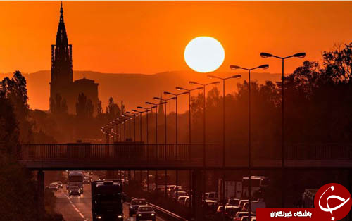 تصاویر روز: از ورود توفان اوفلیا به لندن تا بزرگترین کدو حلوایی روسیه