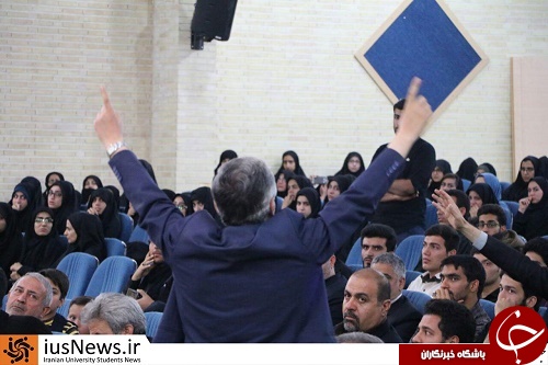 اقدام تامل&zwnj;برانگیز یک نماینده مجلس در حضور خانواده شهید حججی +تصاویر