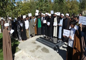 تجمع طلاب و استادان حوزه علمیه الیگودرز در پاسخ به سخنان ترامپ