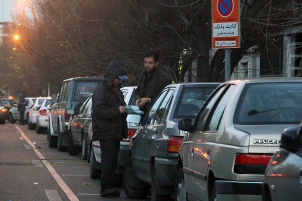 چه کسی مسئولیت اخاذان خیابانی را برعهده دارد؟