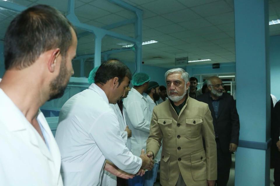 گزارش تصویری: عیادت &laquo;عبدالله&raquo; از مجروحین حمله انتحاری پکتیا