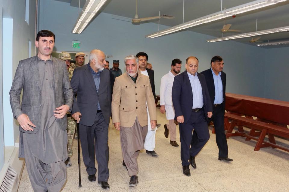 گزارش تصویری: عیادت &laquo;عبدالله&raquo; از مجروحین حمله انتحاری پکتیا