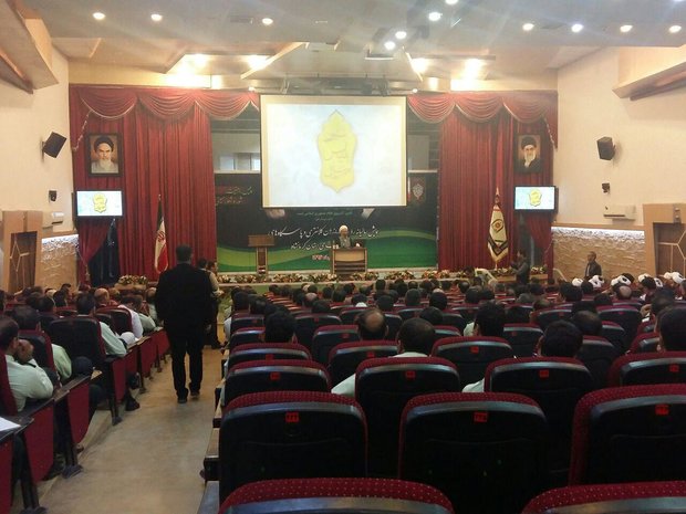 نظام ولایی باید از مواضع رهبری و امام فاصله نگیرد