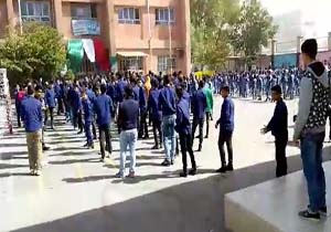 کمبود مدرسه و سردرگمی دانش‌آموزان در شهرک باقرآباد + فیلم