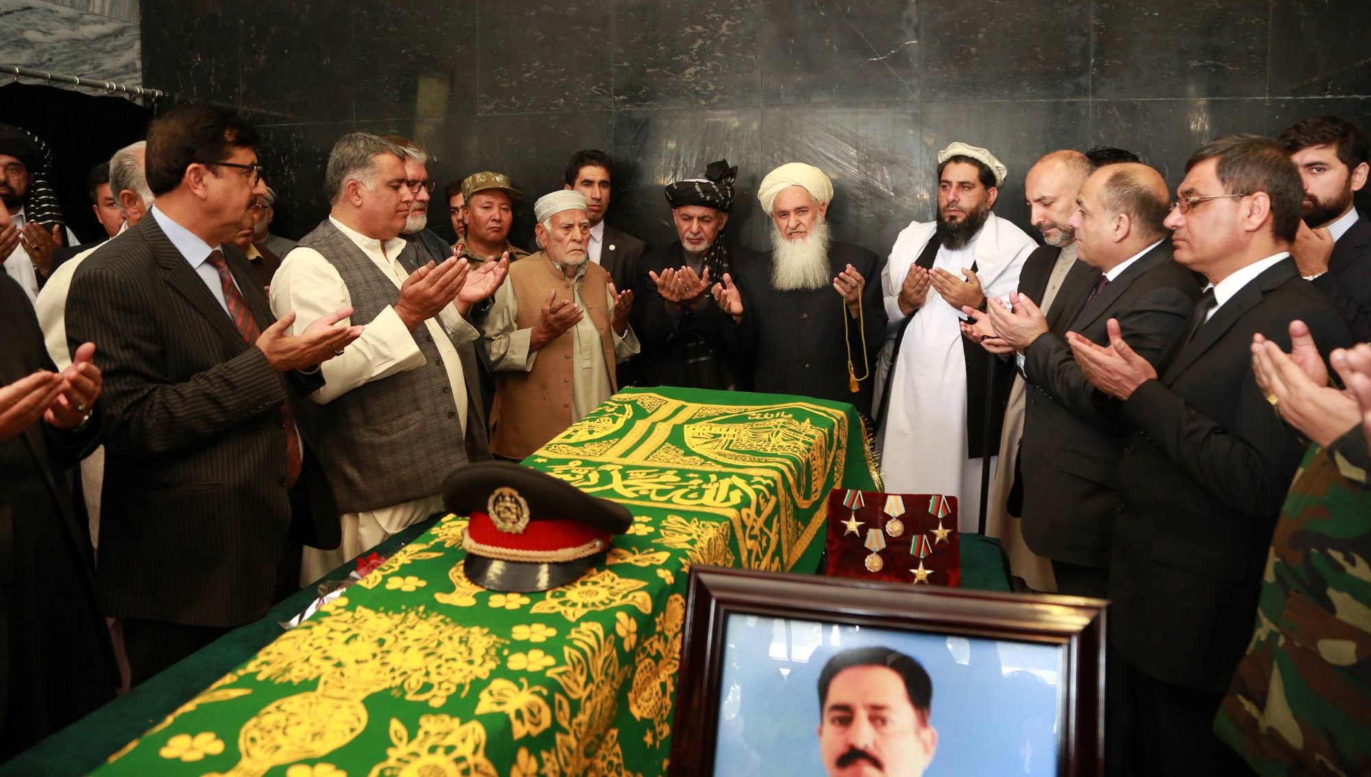 گزارش تصویری: حضور &laquo;اشرف غنی&raquo; و مقامات عالیرتبه افغانستان در تشییع جنازه فرمانده پلیس پکتیا