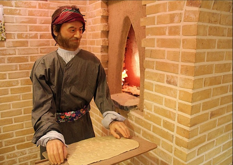 آشنایی با مراحل پخت نان درموزه نان مشهد