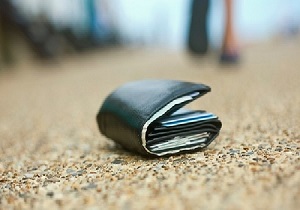 کیف حامل چک به دست صاحبش رسید