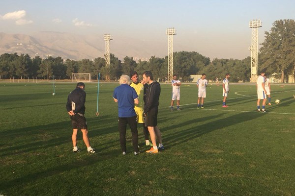 گفتگوی شفر با معاون فرهنگی باشگاه/ گوشزد نكات فنى شفر به بازيكنان آبى پوش