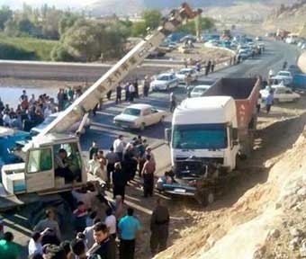 برخورد 3 دستگاه خودرو در جاده زنجان- بیجار حادثه آفرید