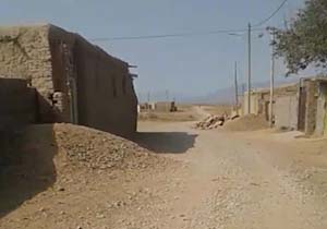 چشم‌انتظاری برای آسفالت جاده روستای «رحیم‌آباد» + فیلم