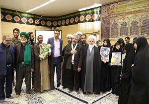 دیدار خانواده شهید حججی با امام جمعه یزد