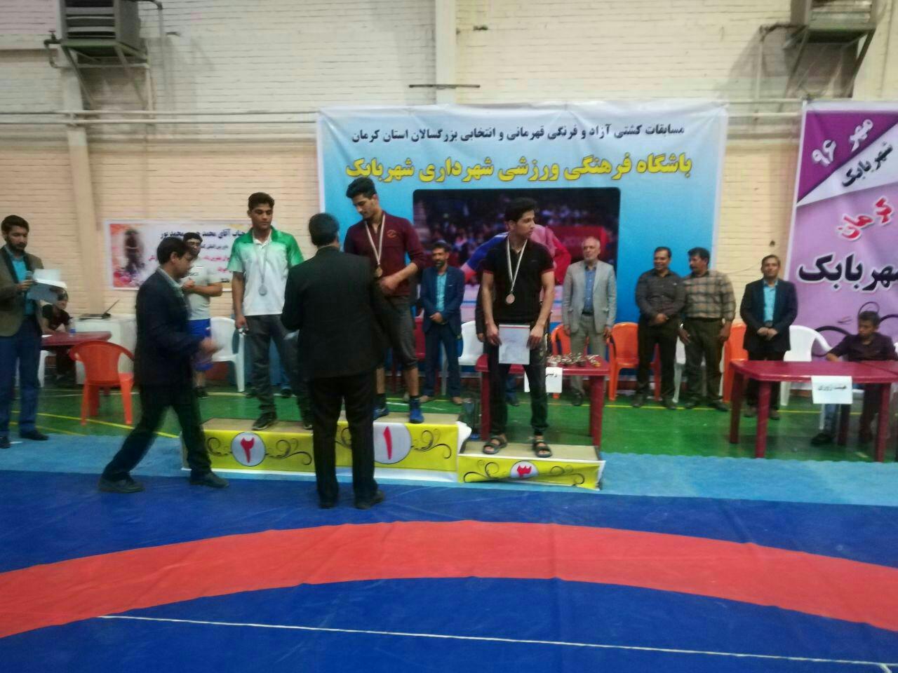 شهربابک قهرمان مسابقات کشتی فرنگی استان