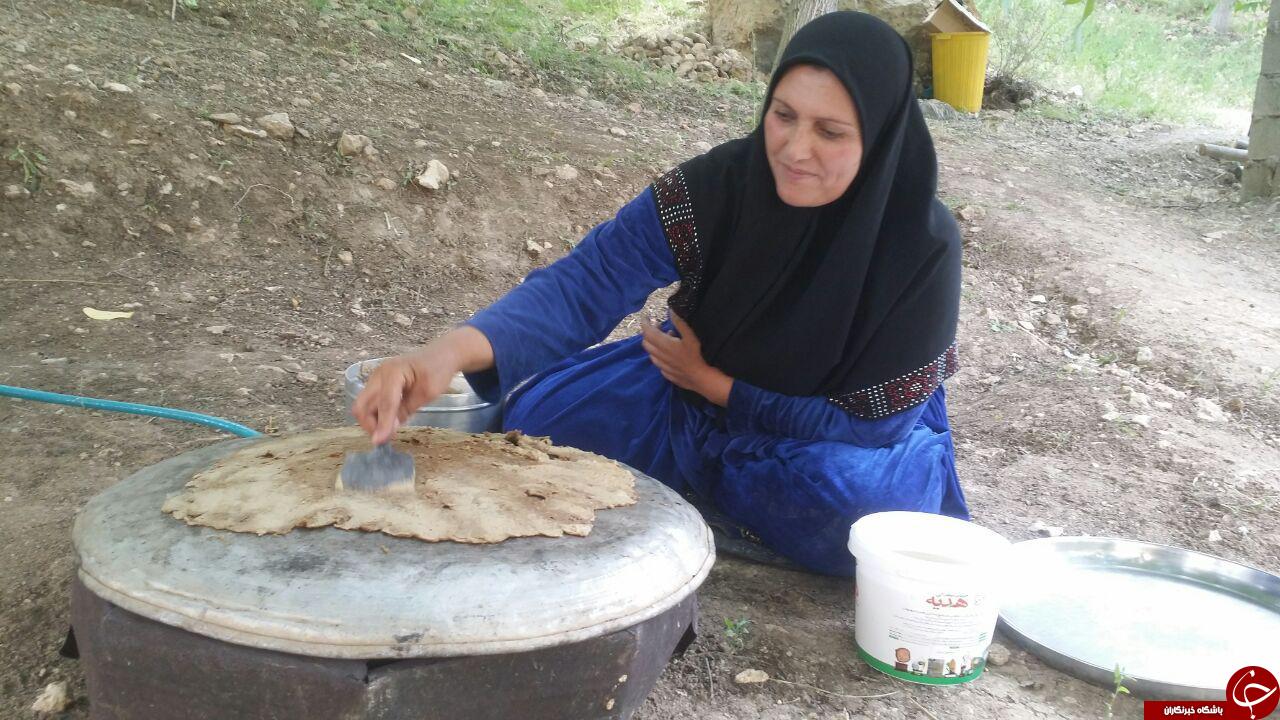 پخت نان محلی در قاب تصویر