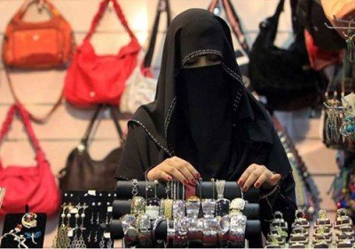 استخدام زنان عربستانی در فروشگاه&zwnj;های عرضه&zwnj;کننده اجناس زنانه