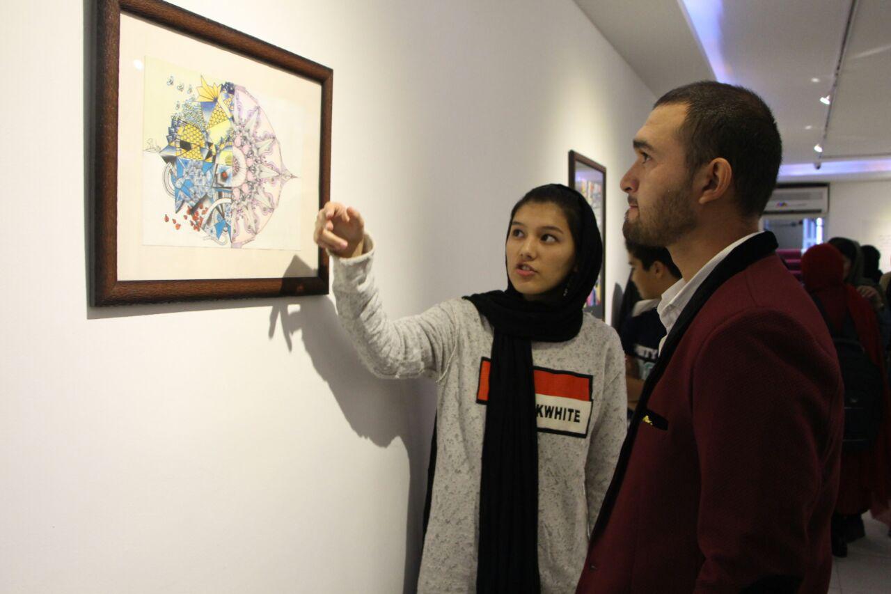 سومین نمایشگاه نقاشی &laquo;سه خواهر نوجوان افغانستانی&raquo; افتتاح شد