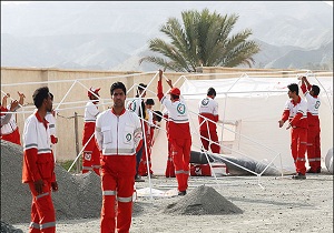 هلال احمر در مرز خسروی چادر برپا می کند