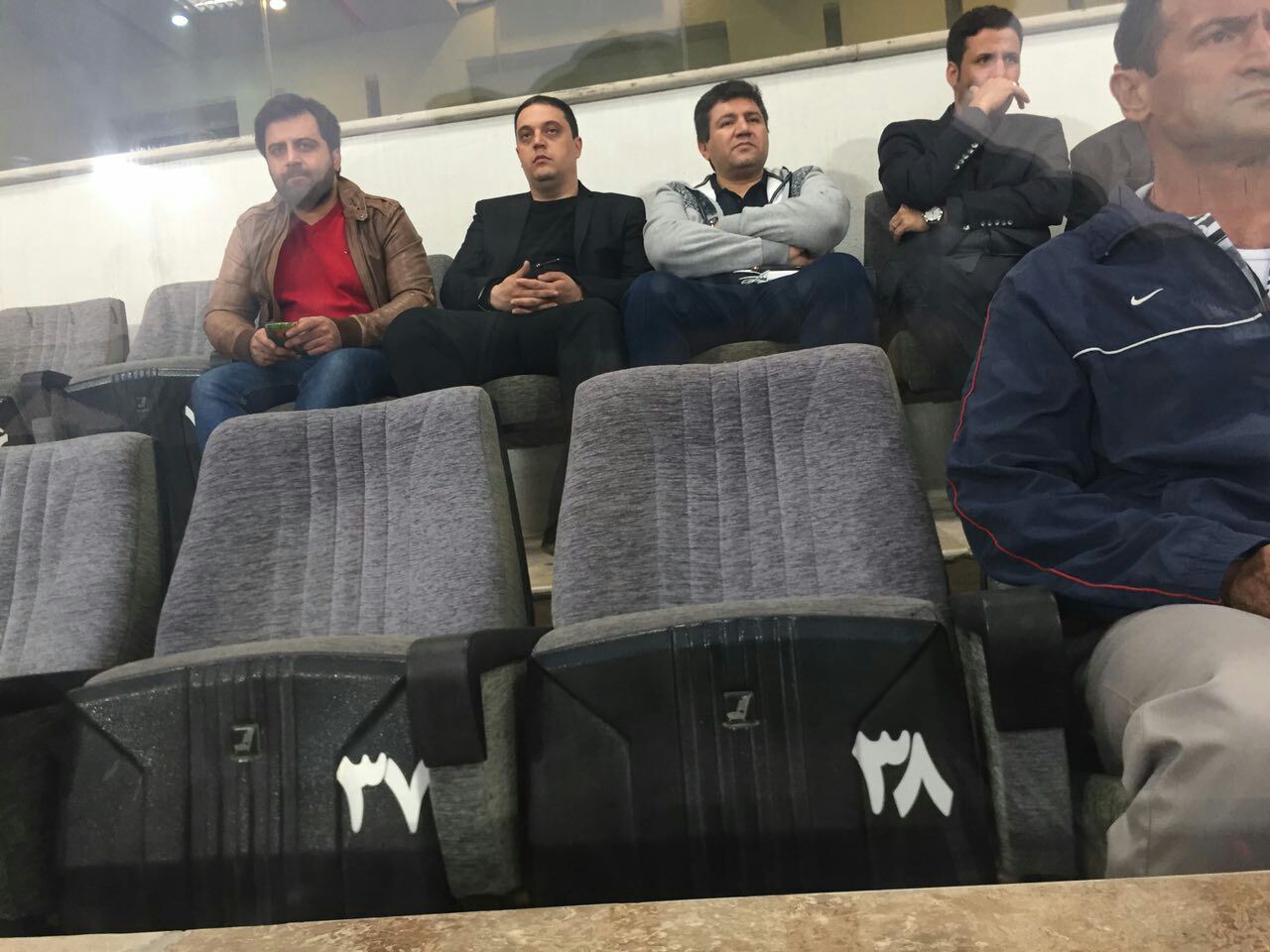 سرمربی صدرنشین‌لیگ برتر دیدار پرسپولیس و نفت طلائیه را تماشا کرد