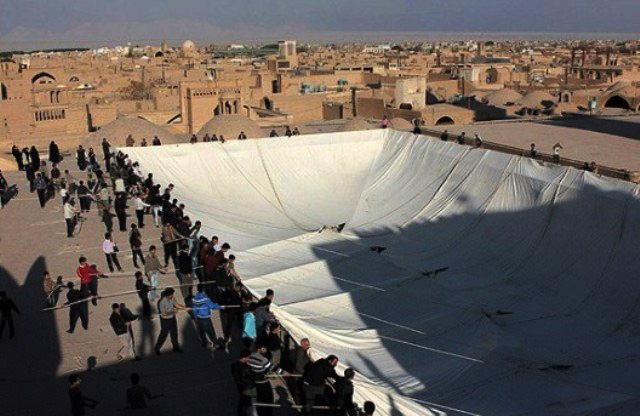استقبال از محرم در یزد با پوش بالا کردن حسینیه ها + تصاویر استقبال از محرم در یزد با پوش بالا کردن حسینیه ها + تصاویر