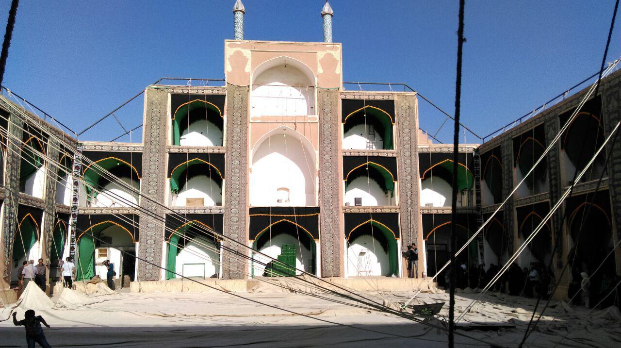 استقبال از محرم در یزد با پوش بالا کردن حسینیه ها + تصاویر استقبال از محرم در یزد با پوش بالا کردن حسینیه ها + تصاویر
