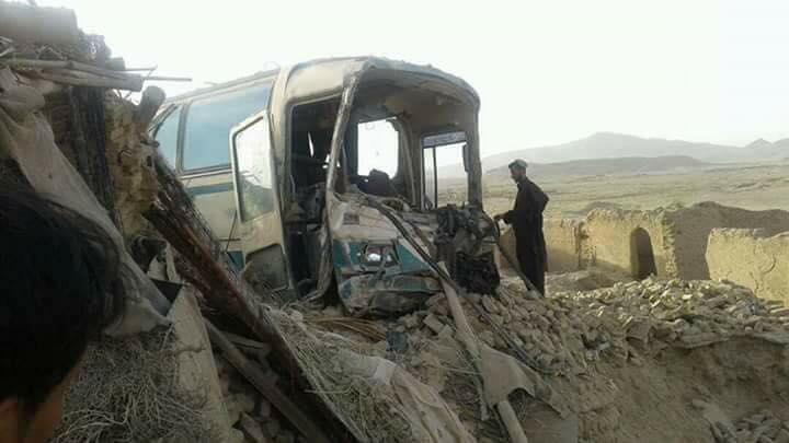 در نتیجه تصادف یک بس مسافربری در هلمند بیش از ۲۰ تن کشته و زخمی شد