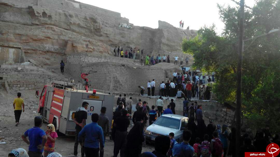 سقوط سنگ روی خانه&zwnj;های مسکونی در منطقه منبع آب اهواز + تصاویر