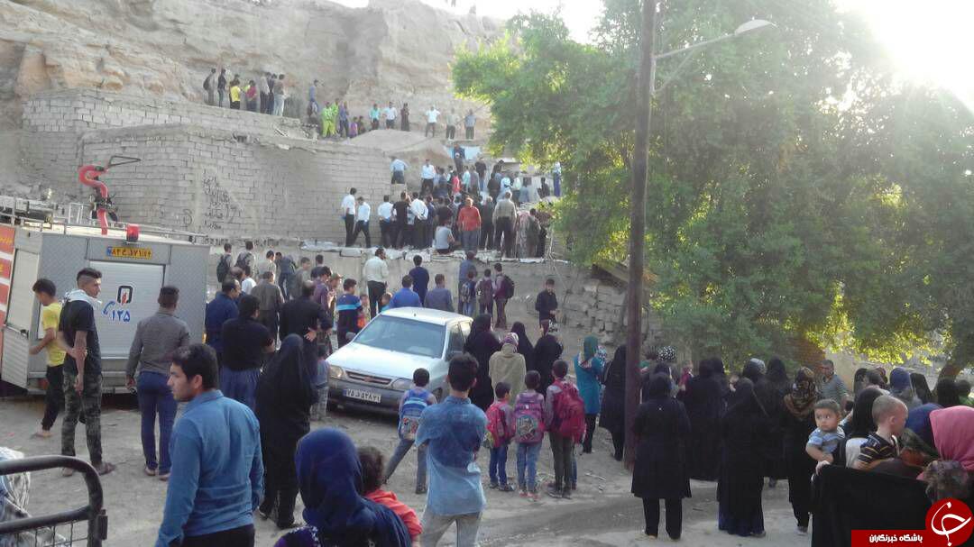 سقوط سنگ روی خانه&zwnj;های مسکونی در منطقه منبع آب اهواز + تصاویر