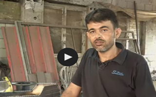 آهن های سرد و بی روحی که در دستان مرد فلسطینی جان می گیرند+فلیم