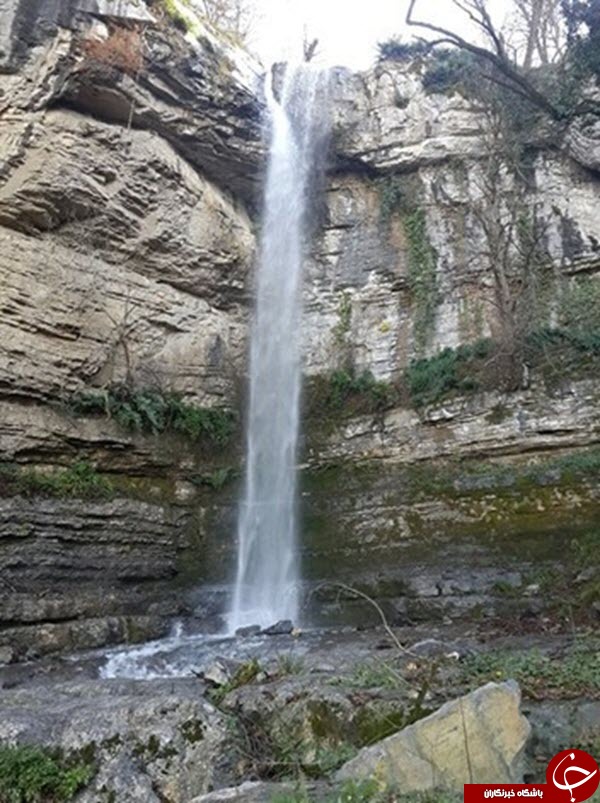 نمایی دیدنی از زیبا&zwnj;ترین آبشار پلکانی در ایران + تصاویر