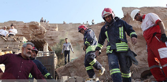 عیادت مسئولان خوزستان از مصدومان حادثه ریزش کوه در منبع آب