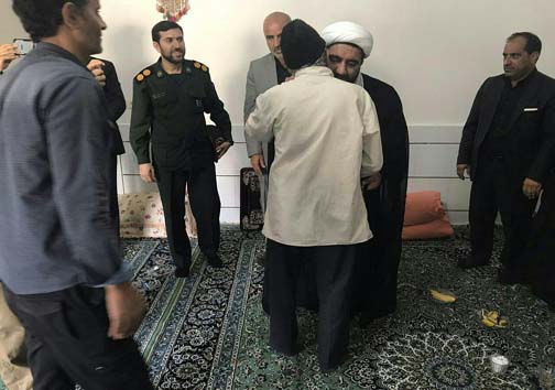 دیدار امام جمعه پلدختر با خانواده شهدا