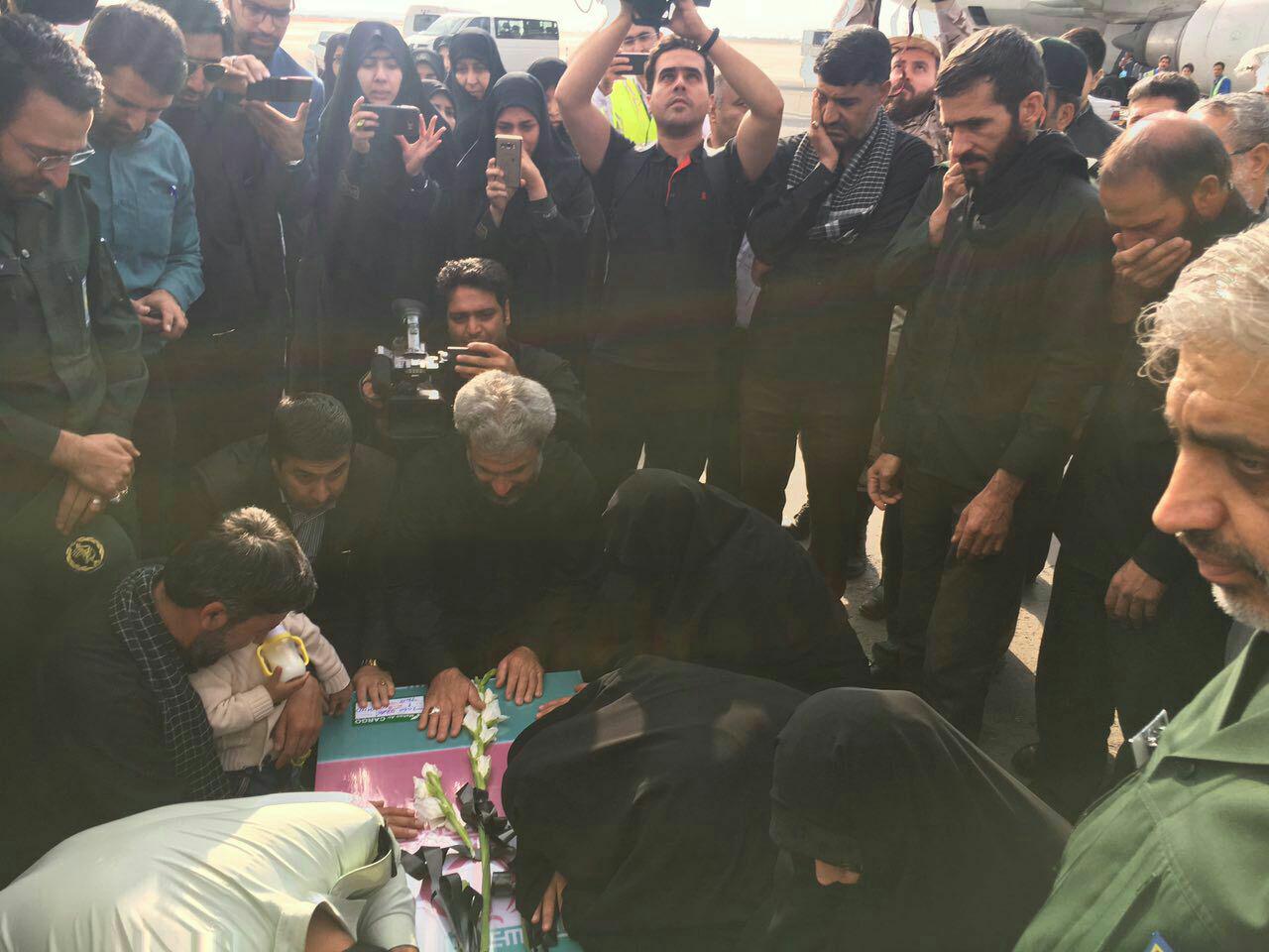 پيكر شهيد حججی وارد فرودگاه مشهد شد+ تصاویر