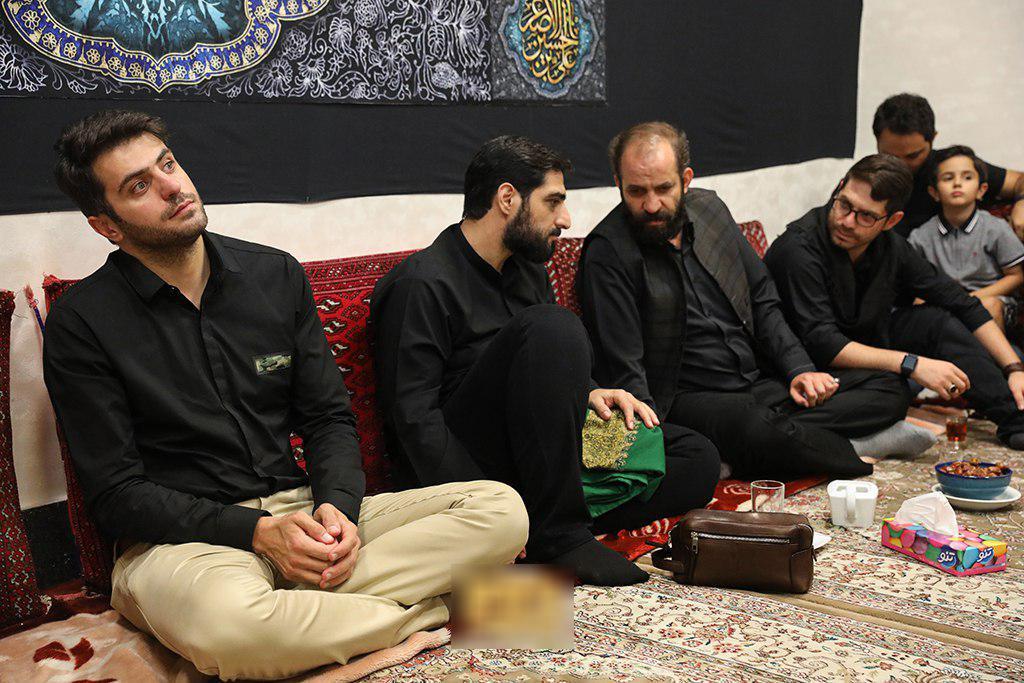 حضور چهره های سیاسی و هنری در یکی از هیئت های معروف تهران