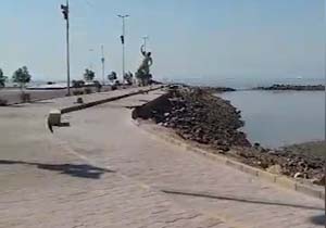 خطر برق گرفتگی در کمین کودکان در ساحل بندر عباس + فیلم