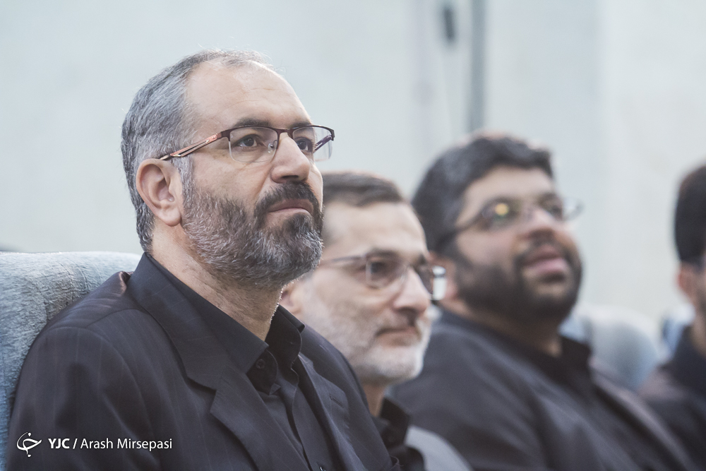 مومنی&zwnj;شریف: انقلاب اسلامی ما منحصر به یک شهر نیست/ تقاضای نویسنده کتاب &laquo;دین&raquo; از رئیس حوزه هنری