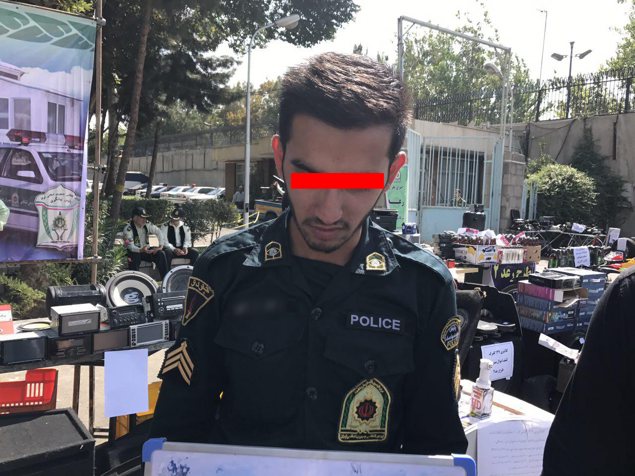 اخاذی مامور اخراج شده نیروی انتظامی از دخترها و پسرهای جوان + عکس