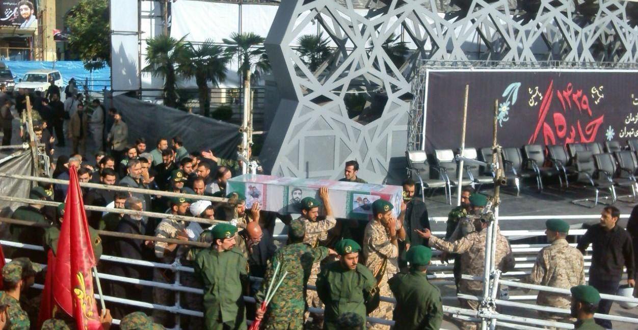 مراسم وداع با پیکر شهید حججی آغاز &zwnj;شد/حضور خانواده شهید حججی در مراسم+ تصاویر