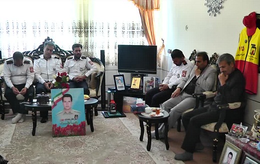 دیدار آتش نشانان با خانواده شهید اراکی حادثه پلاسکو